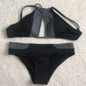Cupshe High-Neck keyhole bikini